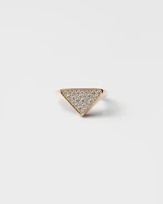 Eternal Gold Signet Ring in Yellow Gold with Diamonds