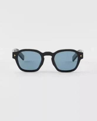 Sunglasses with Iconic Metal Plaque