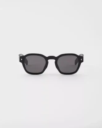 Sunglasses with the Iconic Metal Plaque