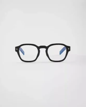 Sunglasses with the Iconic Metal Plaque